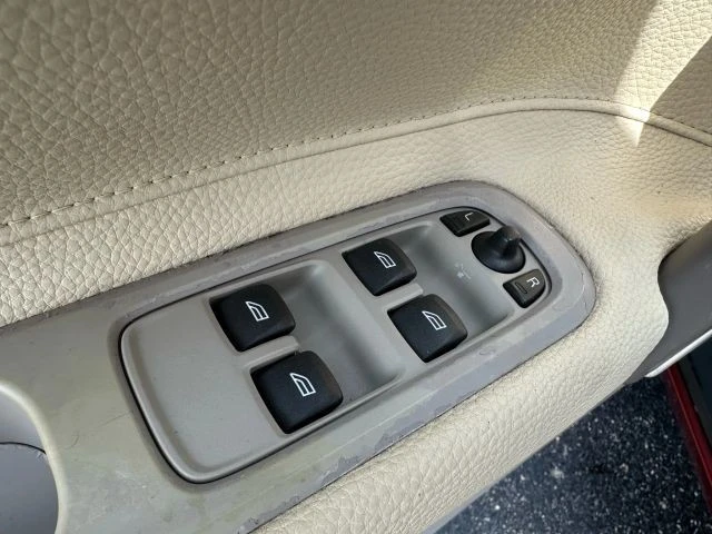 2011 Volvo C70 2nd Gen - Image 11 of 21