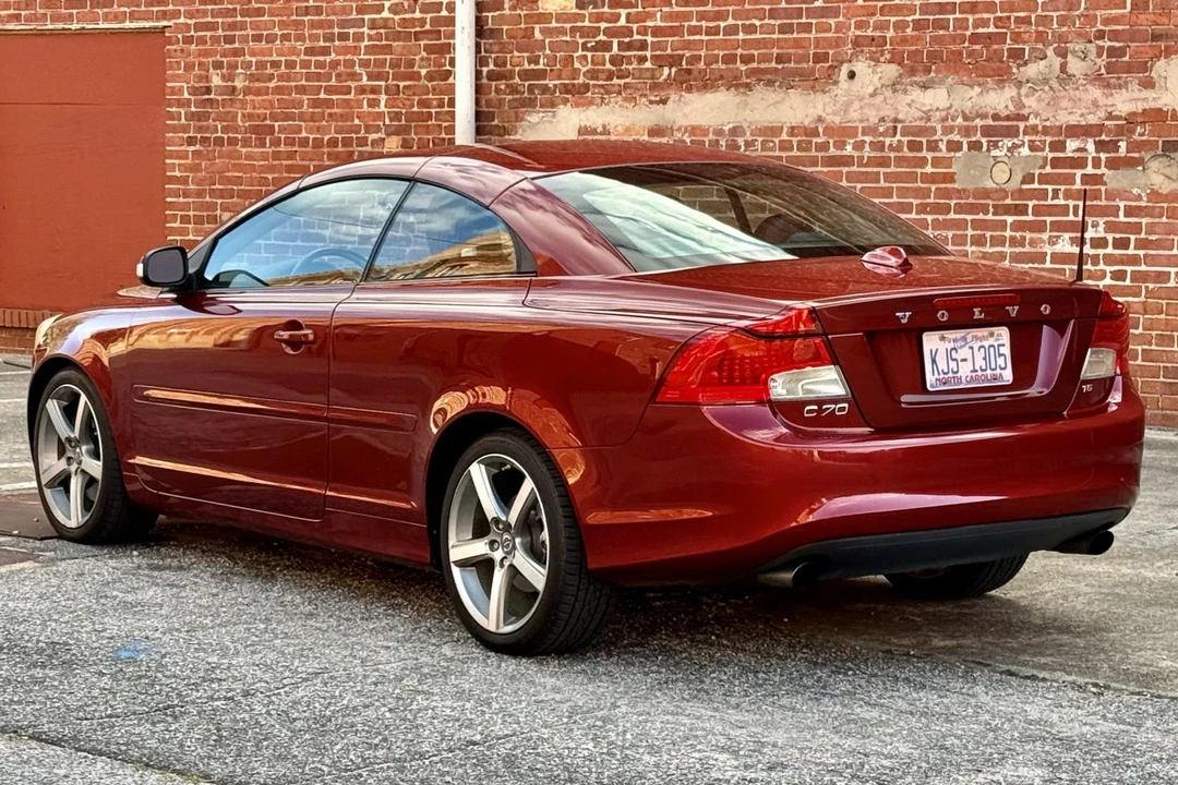 2011 Volvo C70 2nd Gen - Image 2 of 7