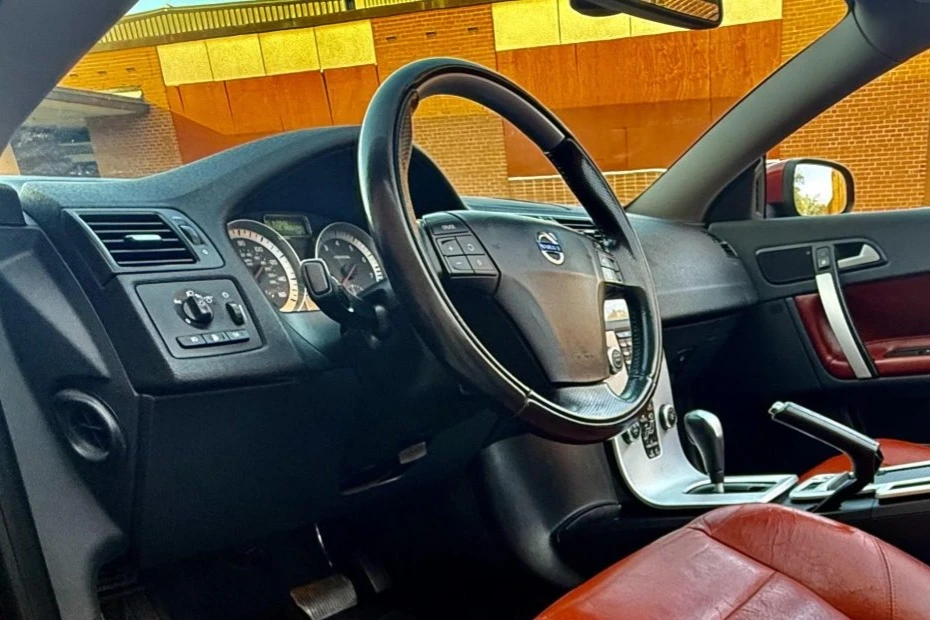 2011 Volvo C70 2nd Gen - Image 5 of 7