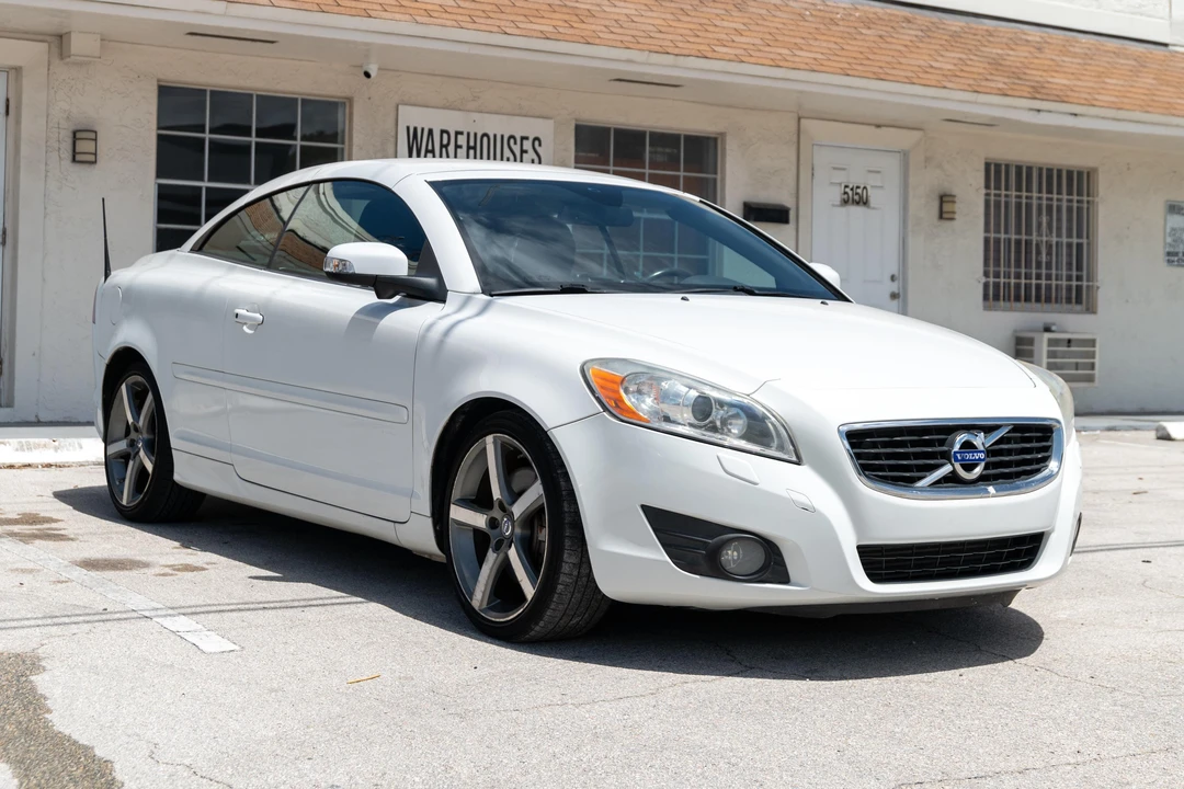 2011 Volvo C70 2nd Gen - Image 18 of 31