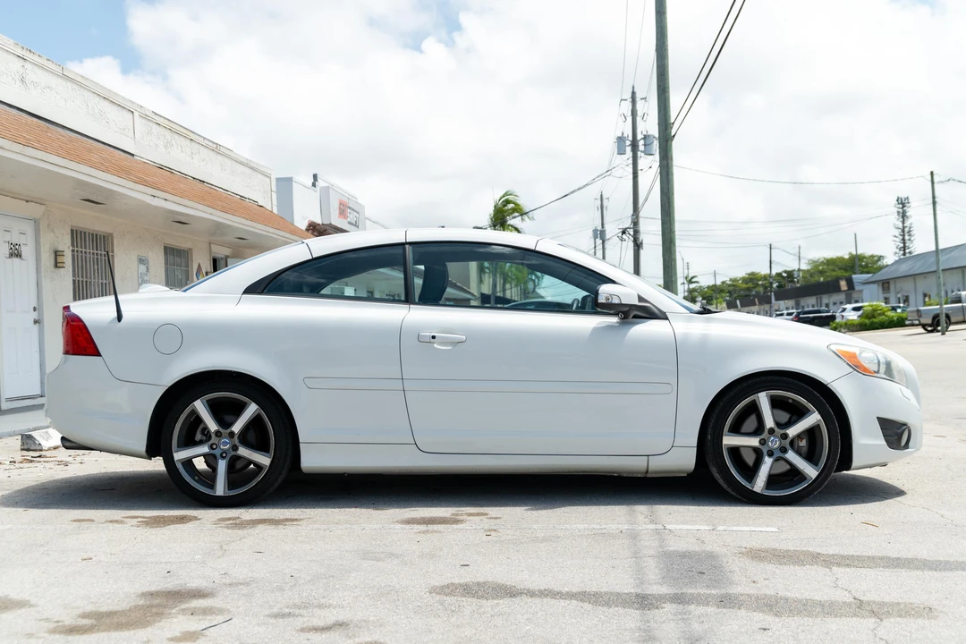2011 Volvo C70 2nd Gen - Image 17 of 31