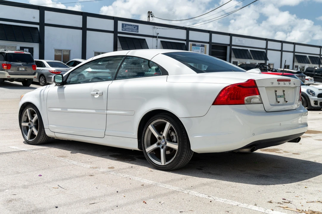 2011 Volvo C70 2nd Gen - Image 15 of 31
