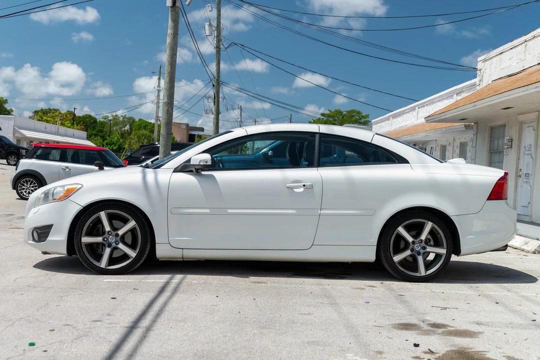 2011 Volvo C70 2nd Gen - Image 14 of 31