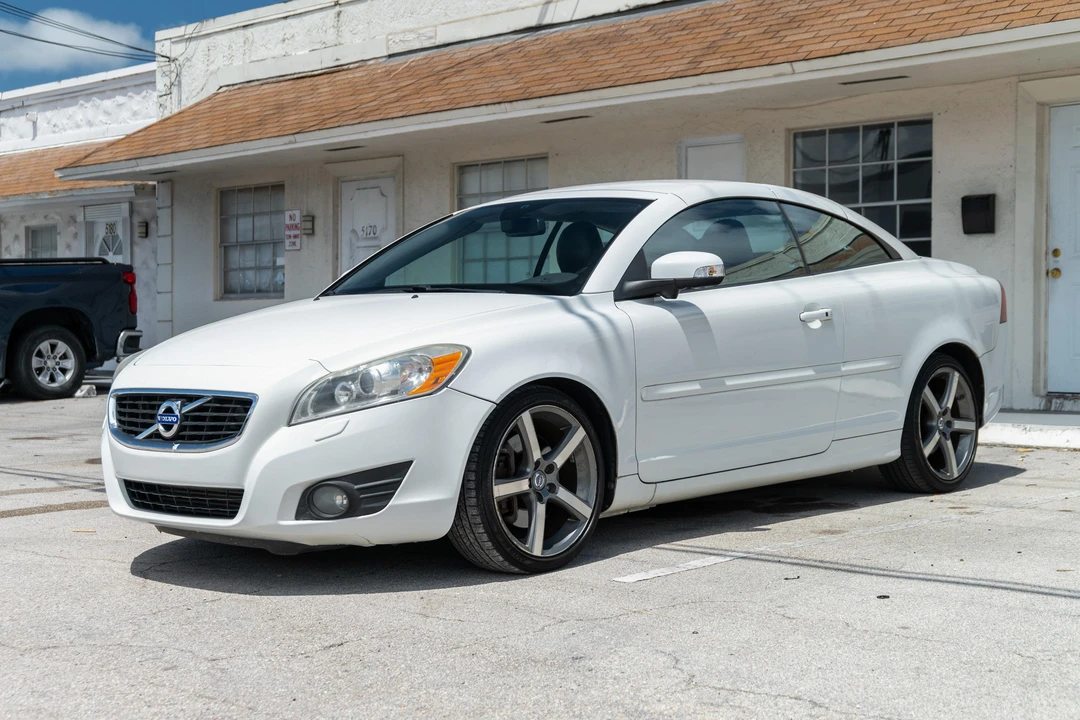2011 Volvo C70 2nd Gen - Image 13 of 31