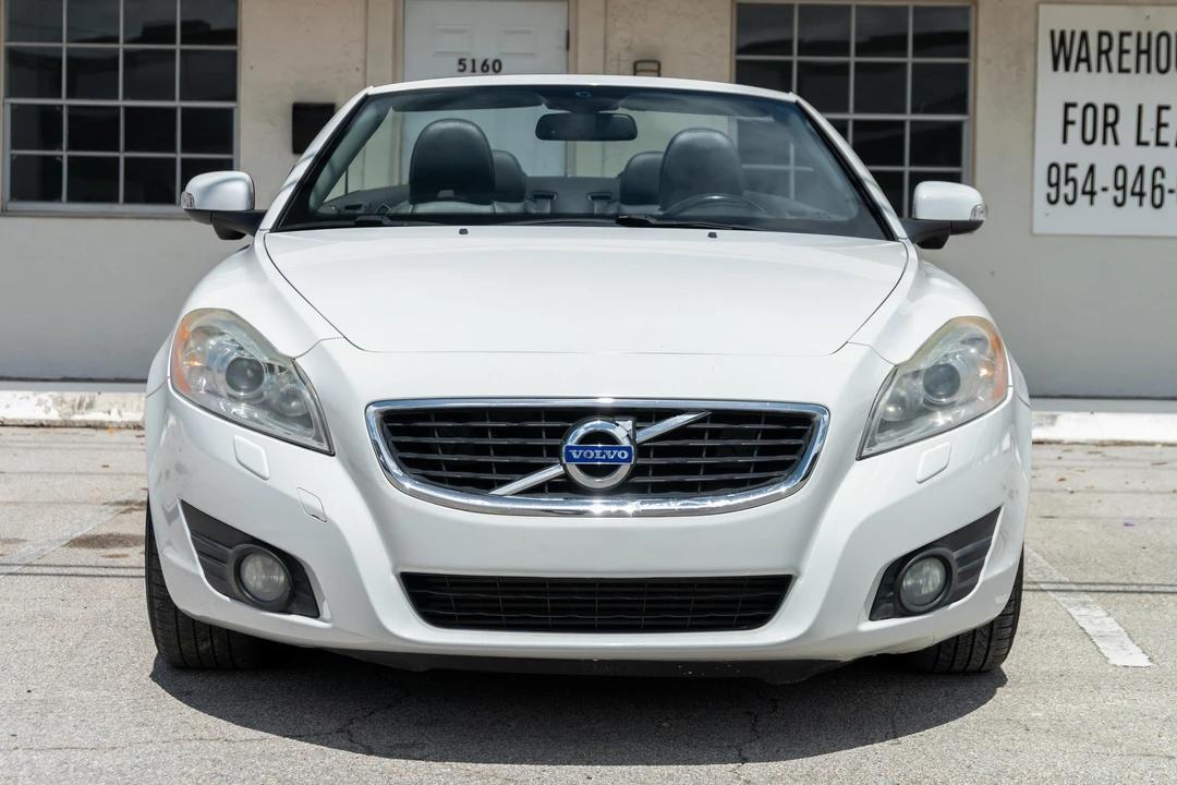 2011 Volvo C70 2nd Gen - Image 2 of 31