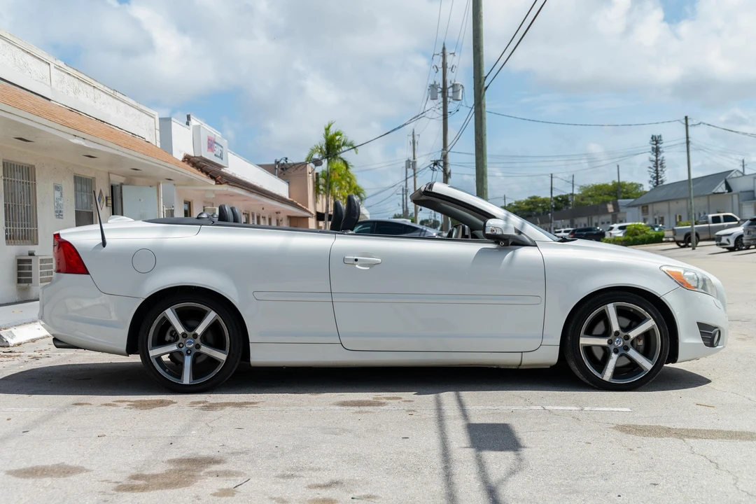 2011 Volvo C70 2nd Gen - Image 10 of 31