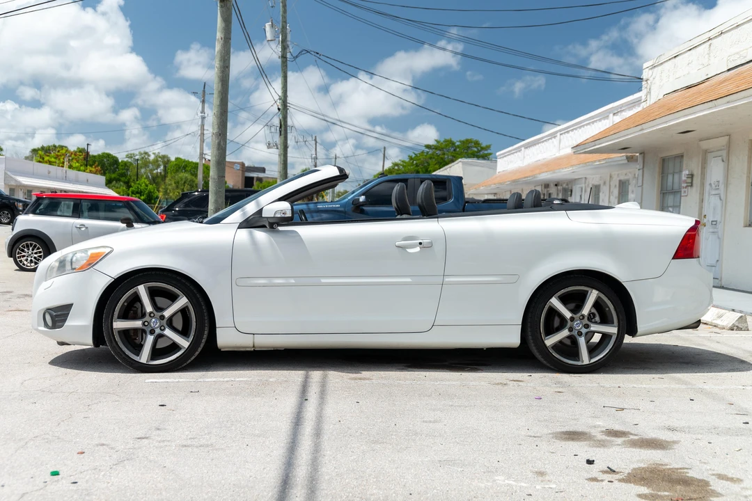 2011 Volvo C70 2nd Gen - Image 3 of 31