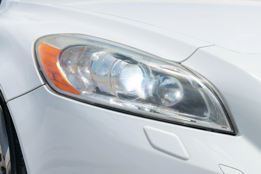 2011 Volvo C70 2nd Gen - Image 19 of 31