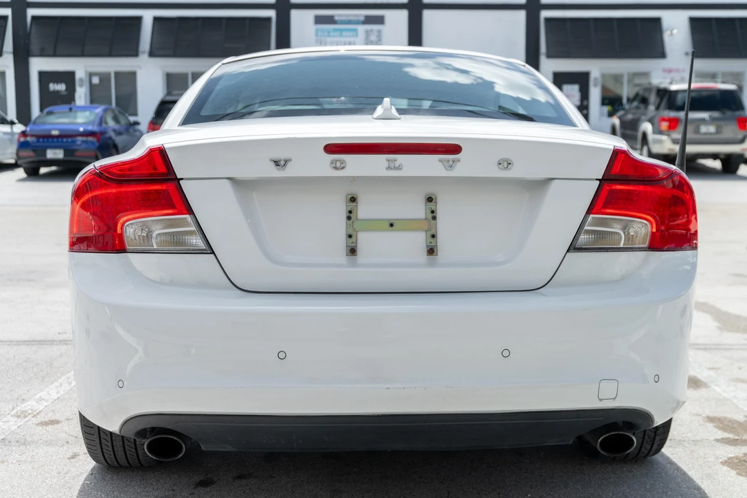 2011 Volvo C70 2nd Gen - Image 16 of 31