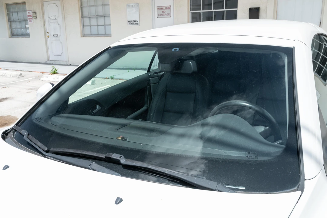 2011 Volvo C70 2nd Gen - Image 23 of 31