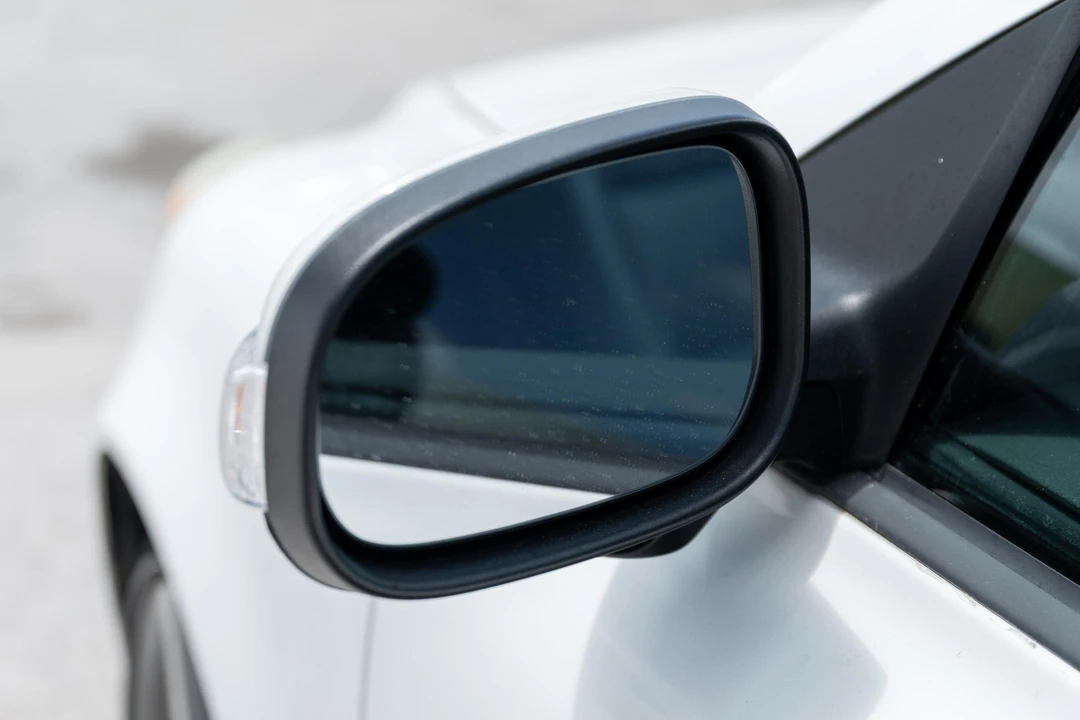 2011 Volvo C70 2nd Gen - Image 26 of 31