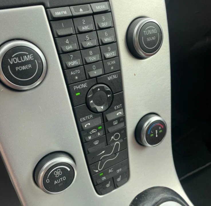2011 Volvo C70 2nd Gen - Image 17 of 20