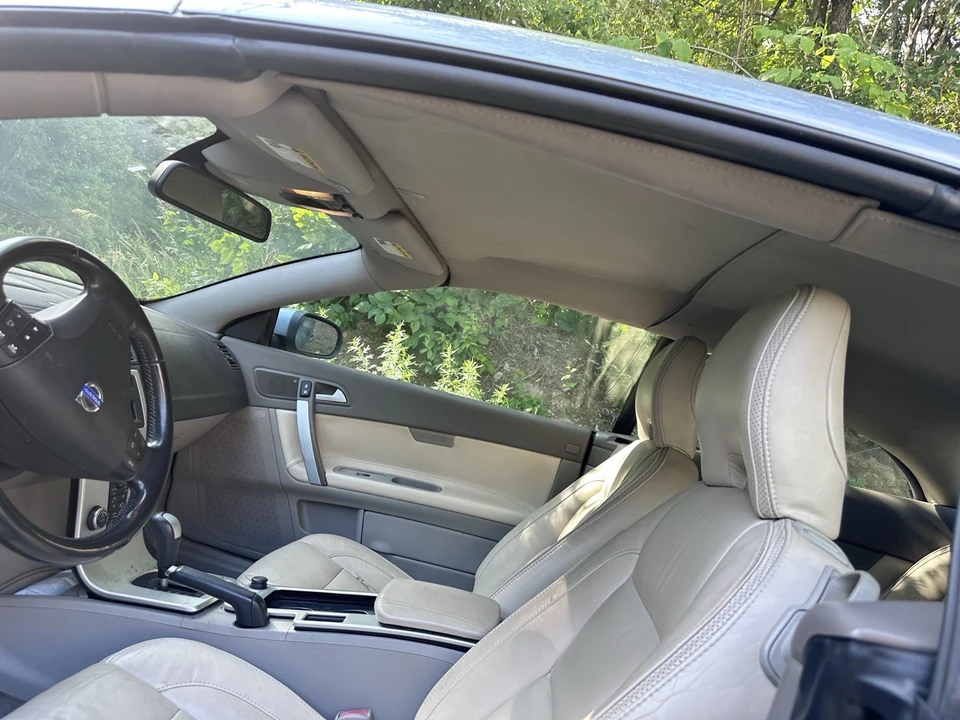 2011 Volvo C70 2nd Gen - Image 12 of 14