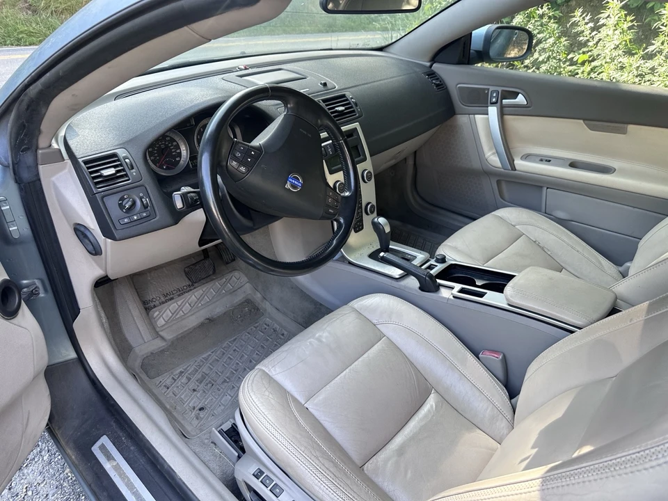 2011 Volvo C70 2nd Gen - Image 13 of 14