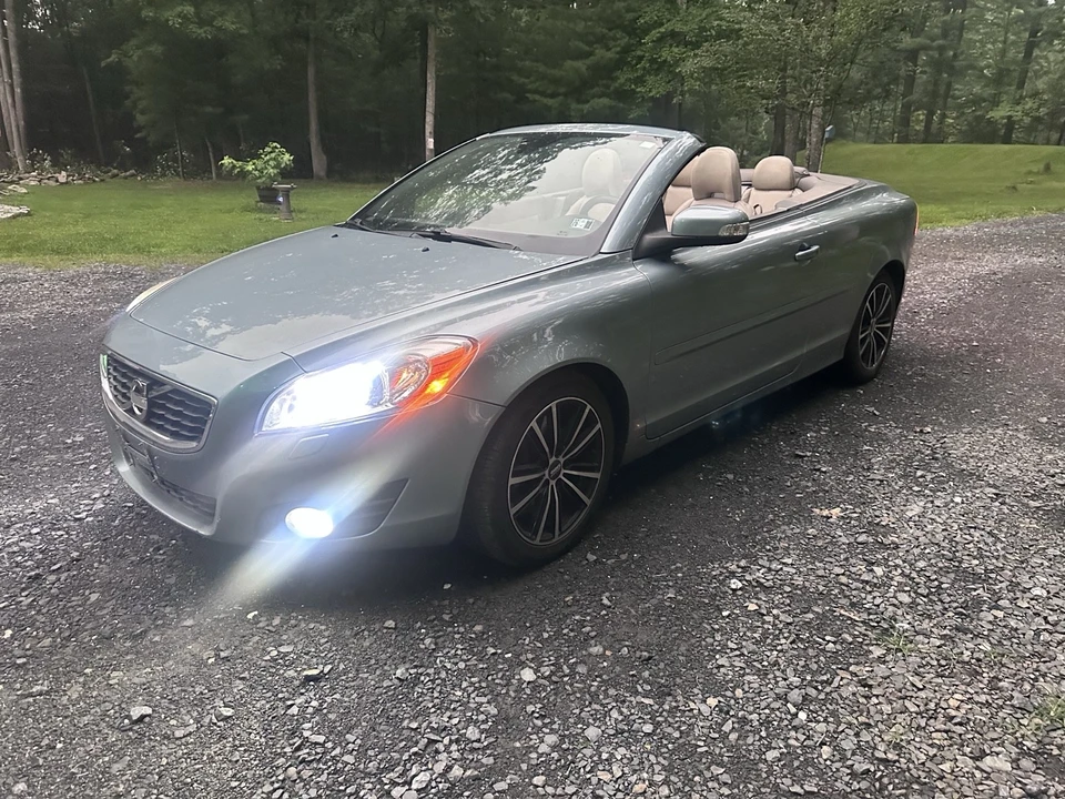 2011 Volvo C70 2nd Gen - Image 9 of 14