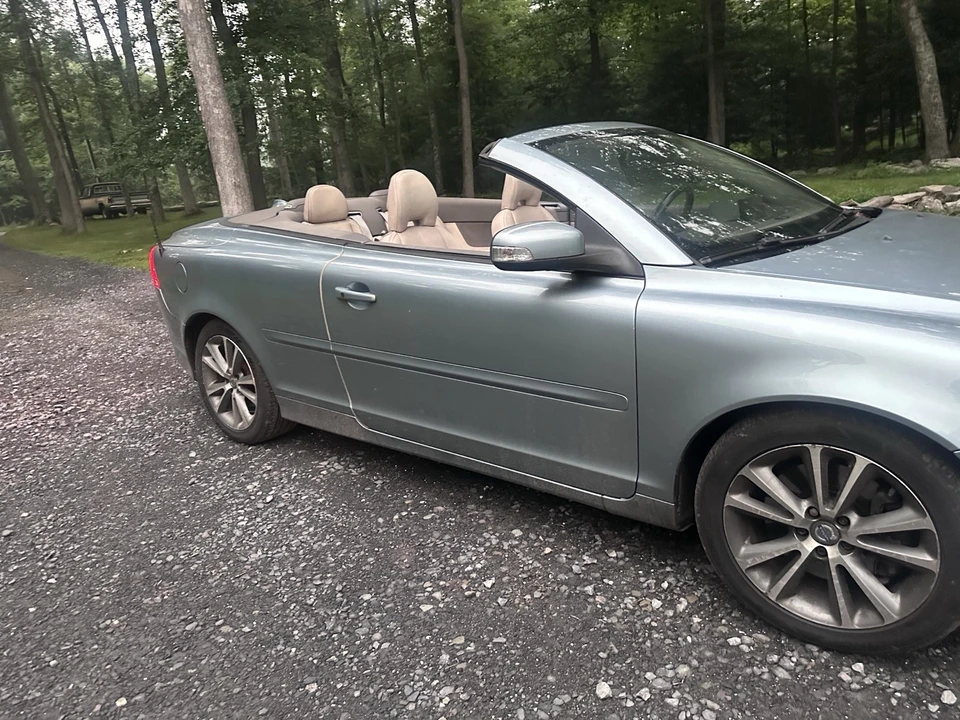 2011 Volvo C70 2nd Gen - Image 5 of 14