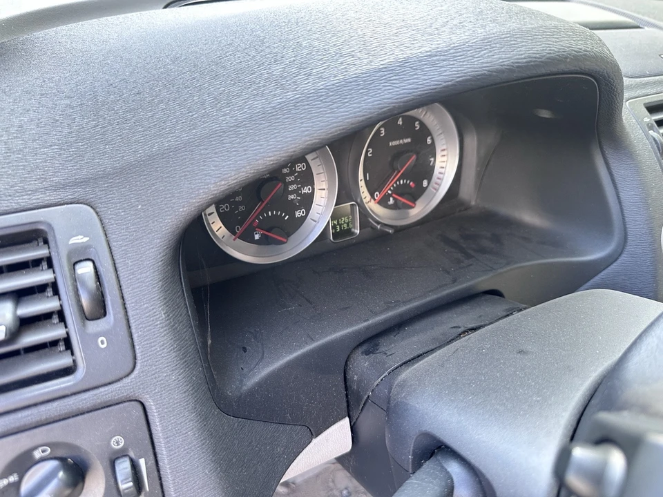 2011 Volvo C70 2nd Gen - Image 11 of 14