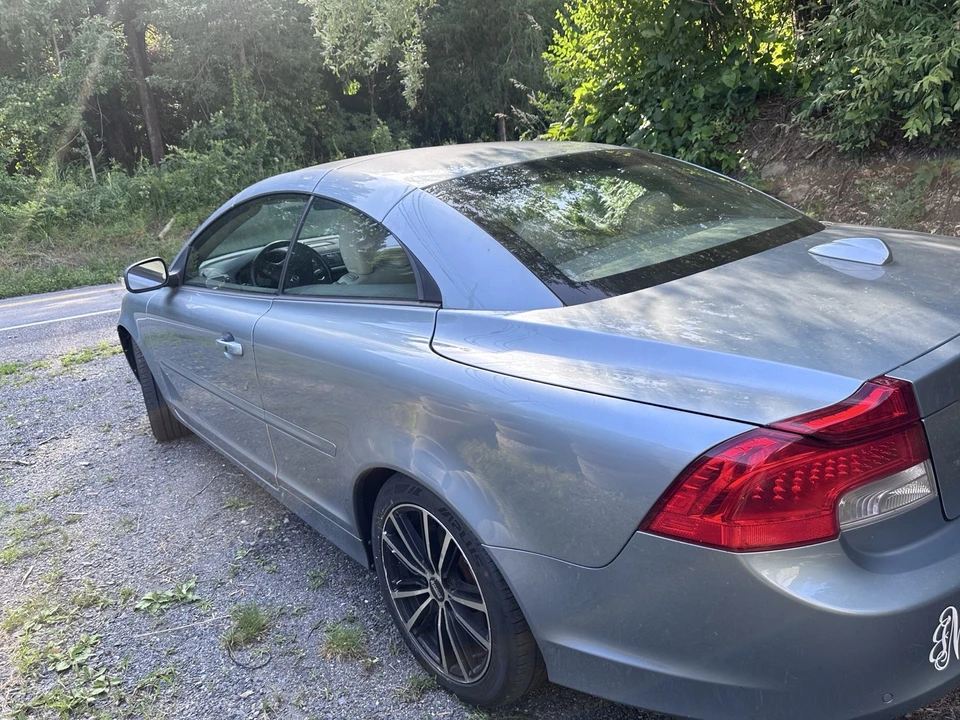 2011 Volvo C70 2nd Gen - Image 3 of 14