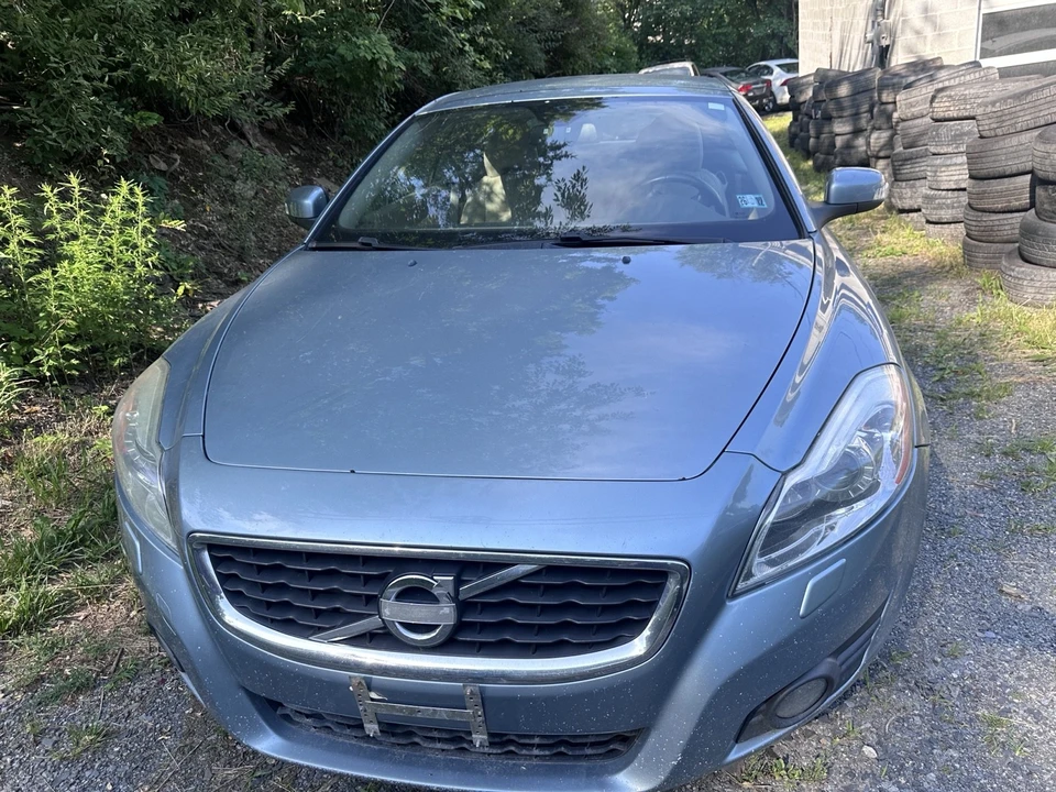 2011 Volvo C70 2nd Gen - Image 2 of 14
