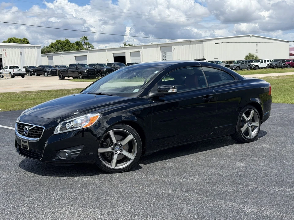 2011 Volvo C70 2nd Gen - Image 2 of 31