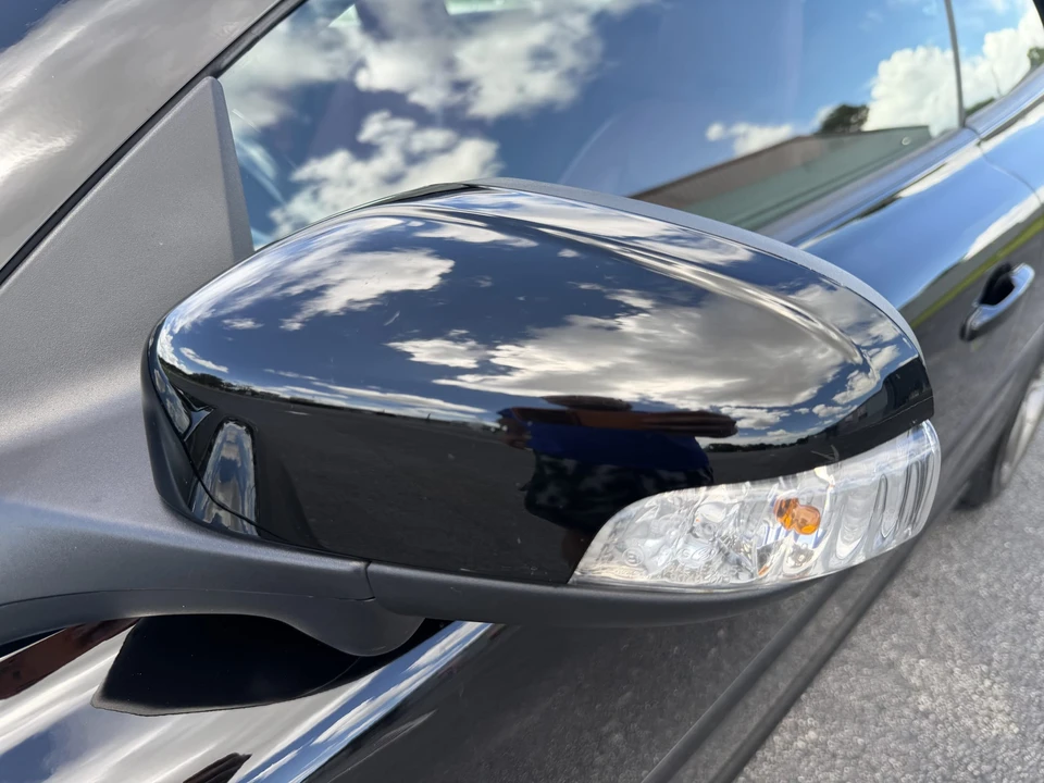 2011 Volvo C70 2nd Gen - Image 27 of 31