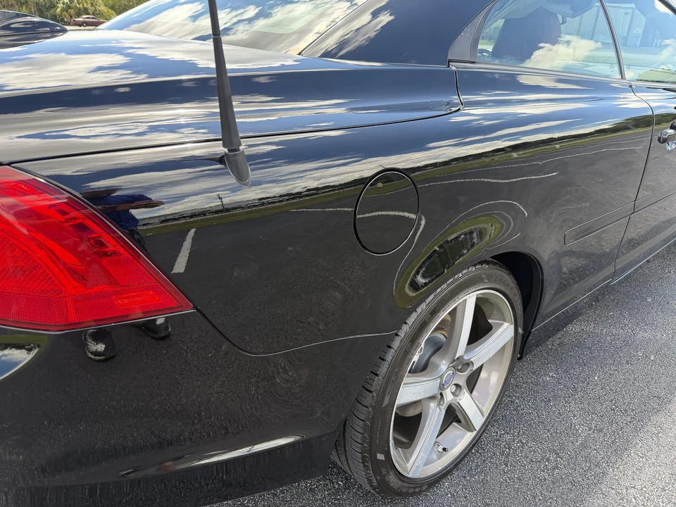 2011 Volvo C70 2nd Gen - Image 26 of 31