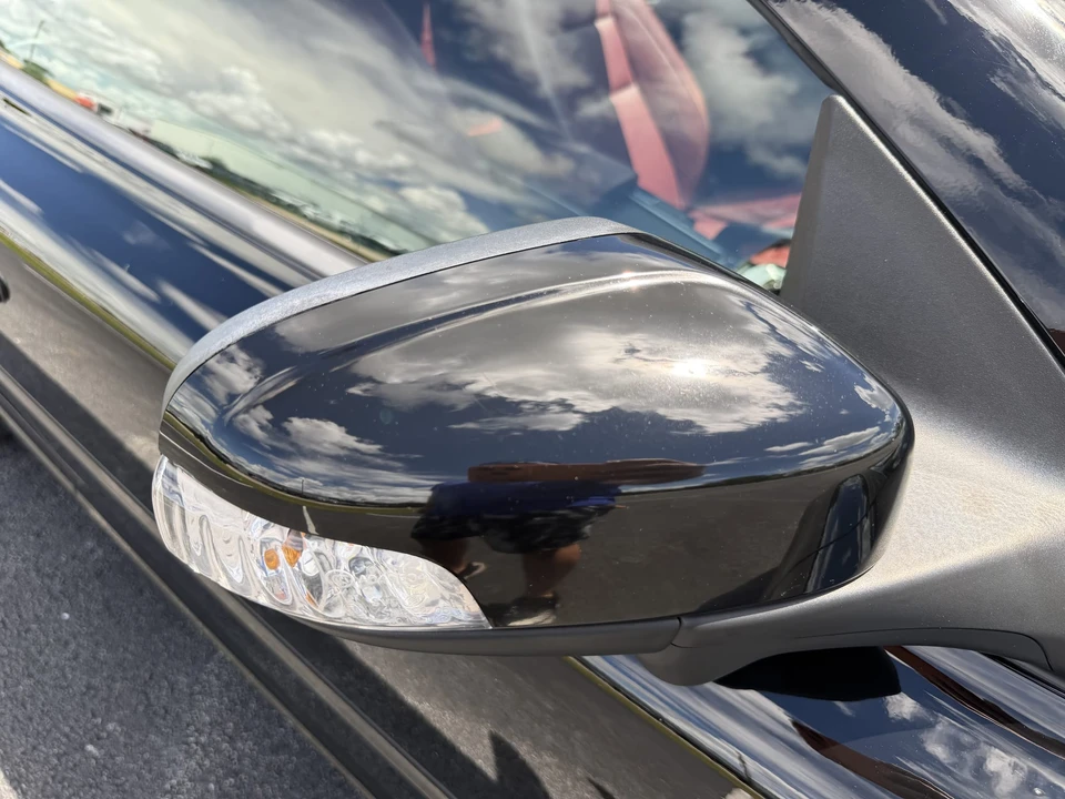 2011 Volvo C70 2nd Gen - Image 28 of 31