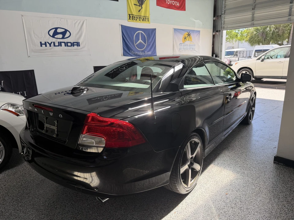 2011 Volvo C70 2nd Gen - Image 9 of 31