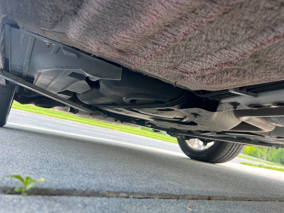 2011 Volvo C70 2nd Gen - Image 16 of 21