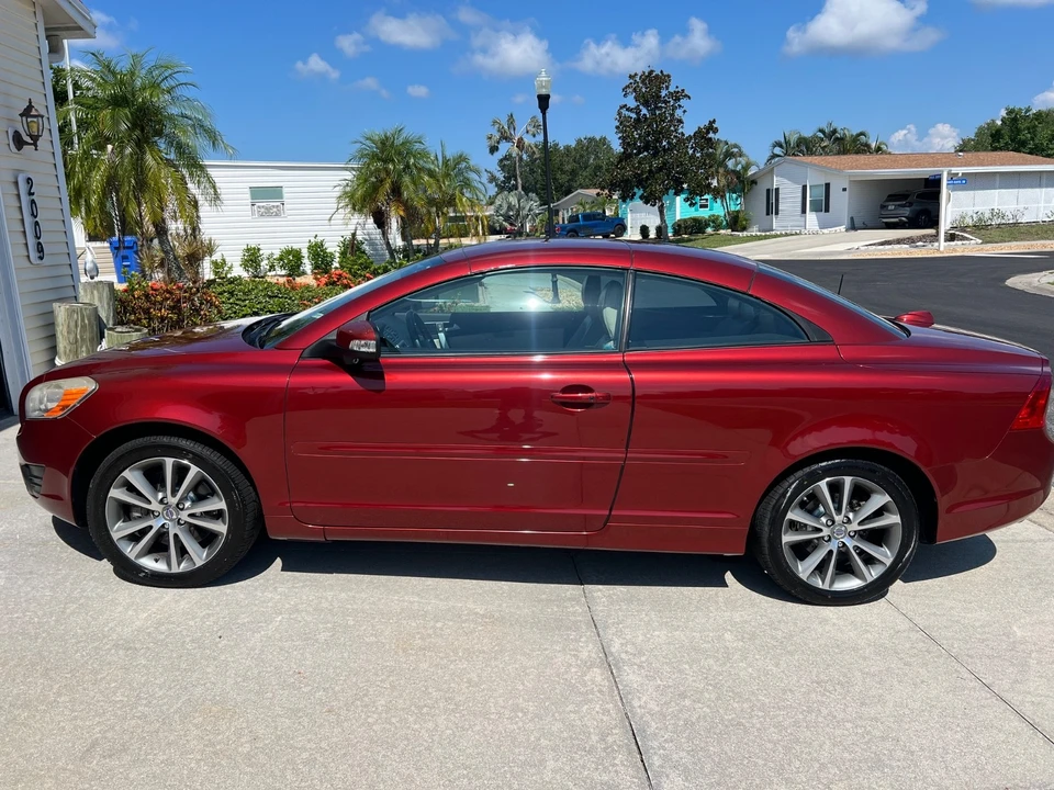 2011 Volvo C70 2nd Gen - Image 19 of 21
