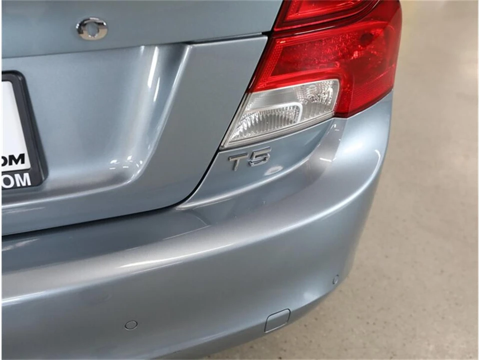 2011 Volvo C70 2nd Gen - Image 11 of 31