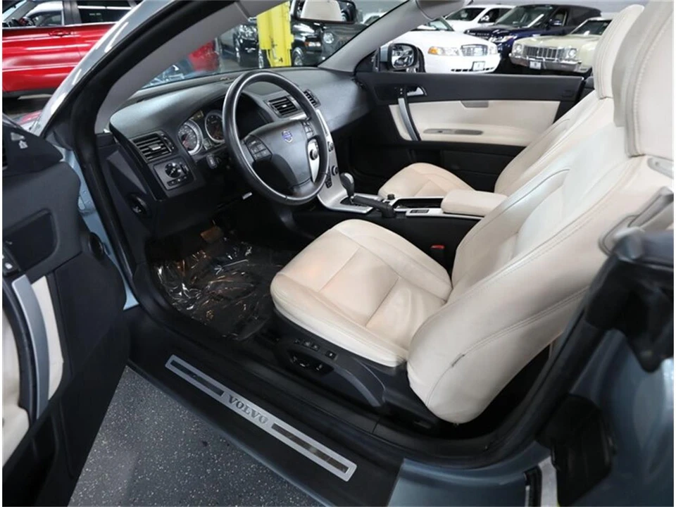 2011 Volvo C70 2nd Gen - Image 25 of 31
