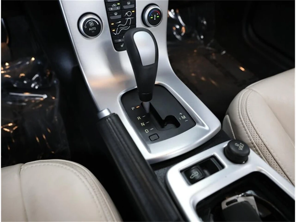 2011 Volvo C70 2nd Gen - Image 27 of 31