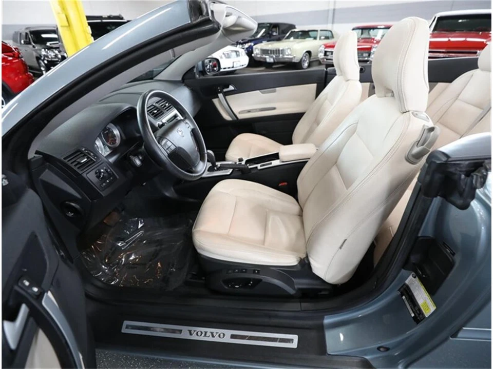 2011 Volvo C70 2nd Gen - Image 26 of 31