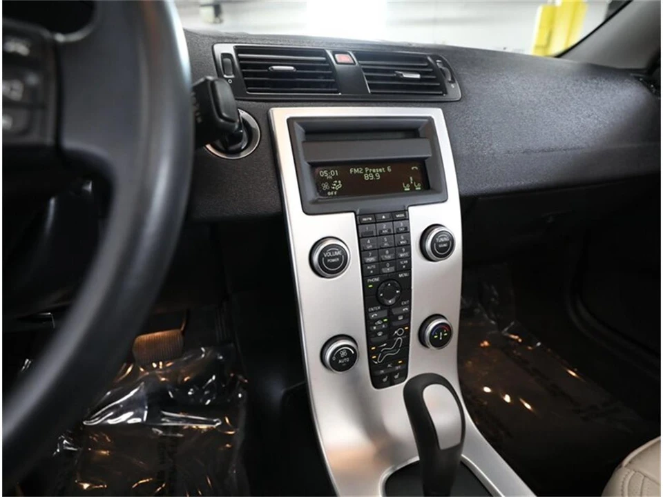 2011 Volvo C70 2nd Gen - Image 28 of 31