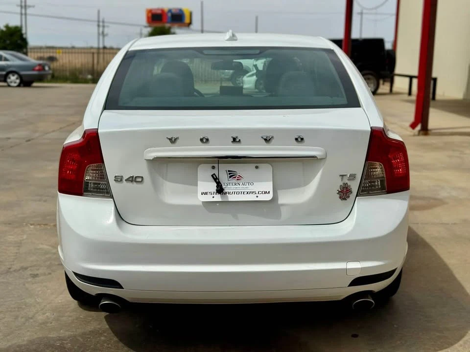 2011 Volvo S40 2nd Gen - Image 4 of 11