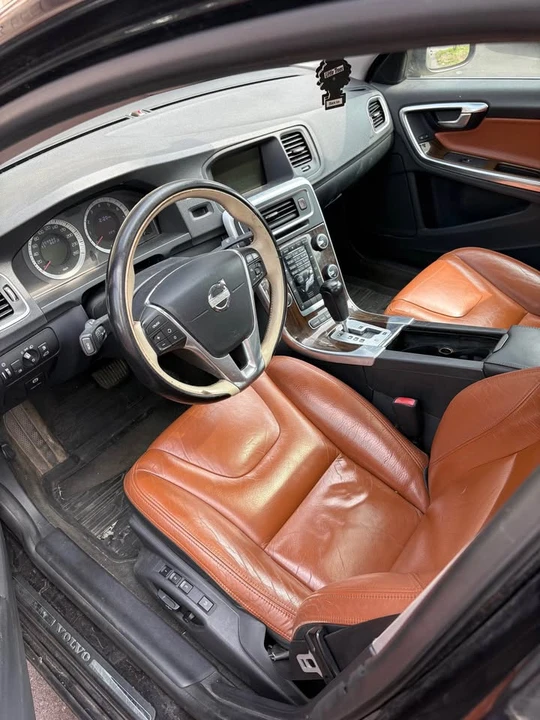 2011 Volvo S60 2nd Gen - Image 6 of 9