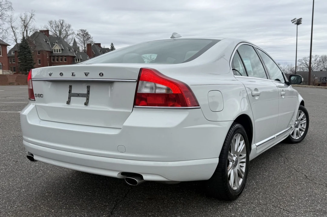 2011 Volvo S80 2nd Gen - Image 2 of 8