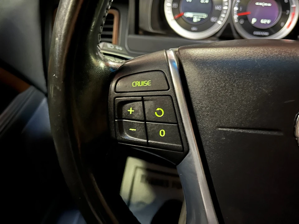 2011 Volvo S80 2nd Gen - Image 16 of 31