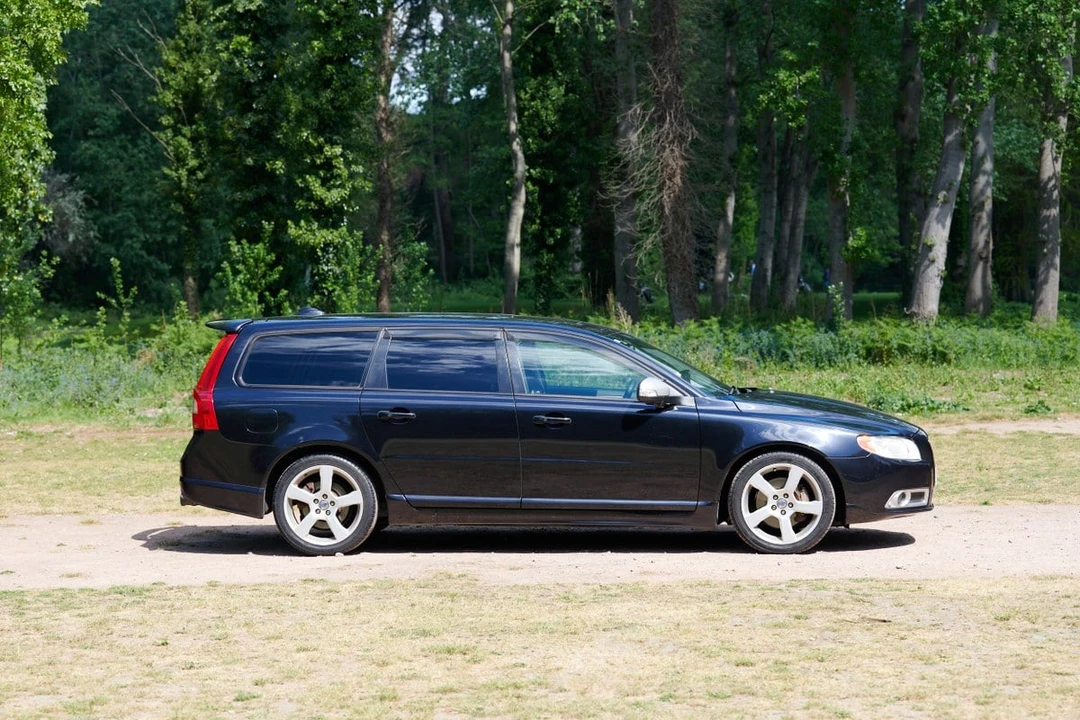 2011 Volvo V70 3rd Gen - Image 13 of 30