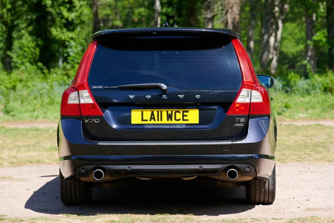 2011 Volvo V70 3rd Gen - Image 14 of 30