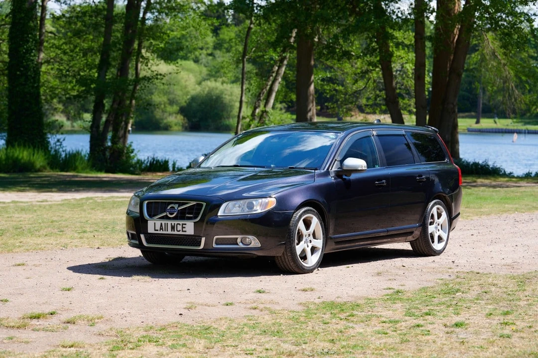 2011 Volvo V70 3rd Gen - Image 2 of 30