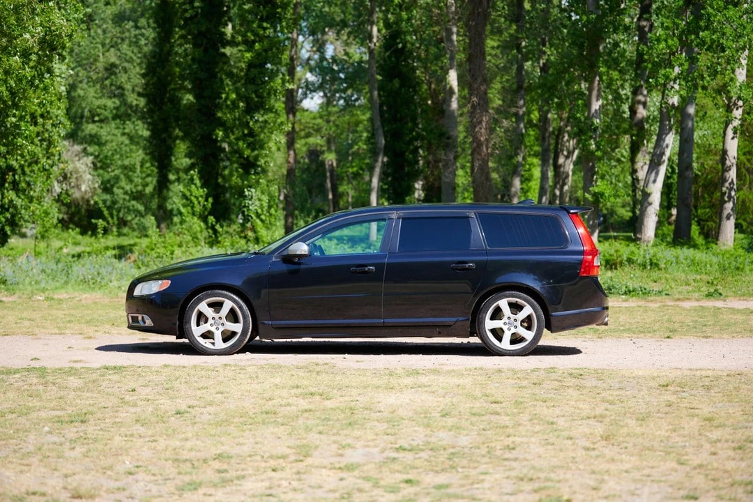 2011 Volvo V70 3rd Gen - Image 4 of 30