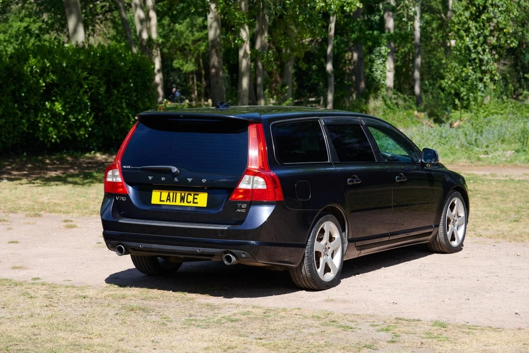 2011 Volvo V70 3rd Gen - Image 15 of 30