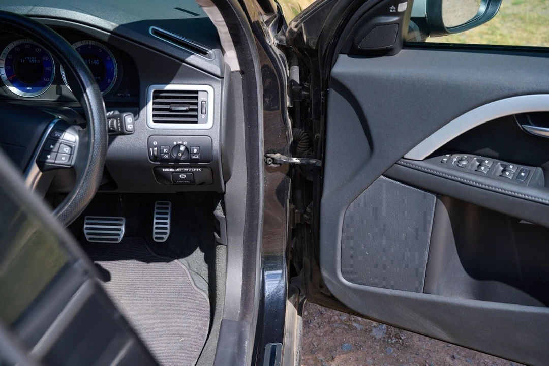2011 Volvo V70 3rd Gen - Image 27 of 30
