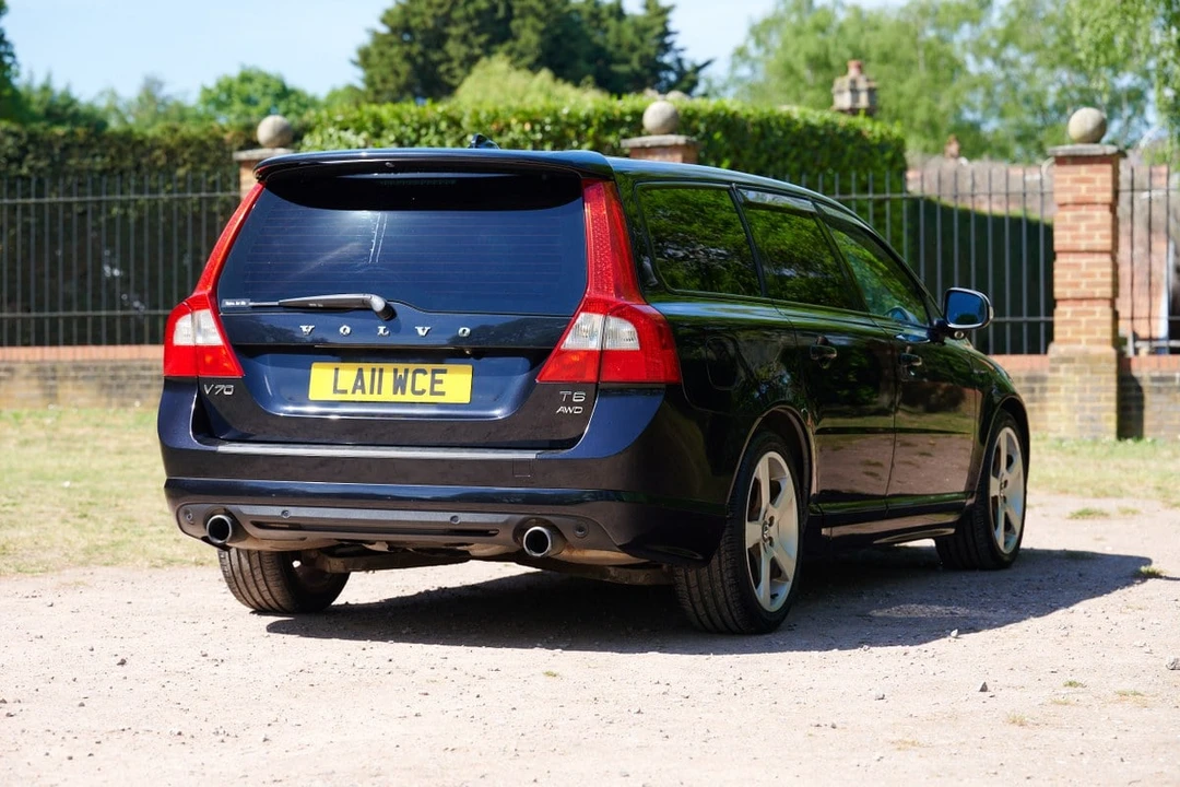 2011 Volvo V70 3rd Gen - Image 9 of 30