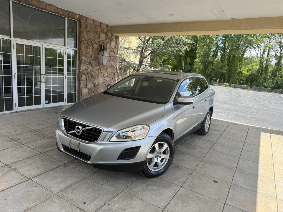 2011 Volvo XC60 1st Gen - Image 23 of 31