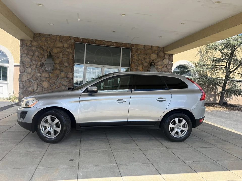 2011 Volvo XC60 1st Gen - Image 25 of 31