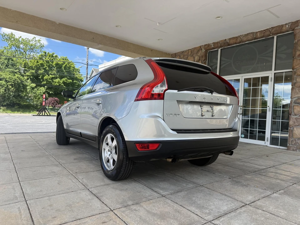 2011 Volvo XC60 1st Gen - Image 29 of 31