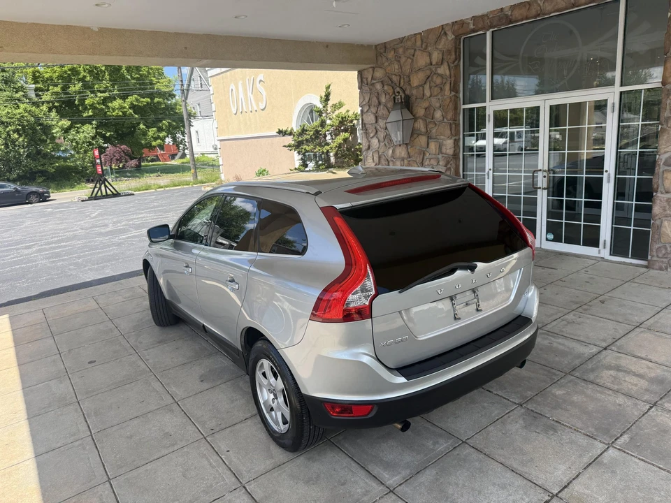2011 Volvo XC60 1st Gen - Image 27 of 31